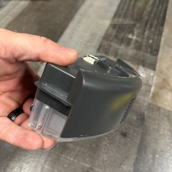 OEM iRobot Roomba AeroVac Bin 671 Vacuum Dust Bin Motor - Picture 3 of 8